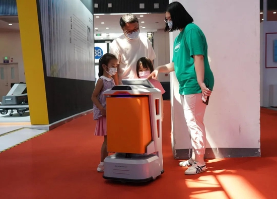 【行業(yè)新聞】30多款機器人新品首發(fā) 你想要個什么樣的？